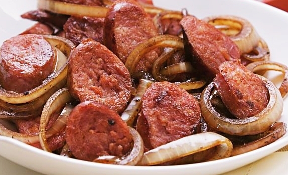 PORÇÃO Calabresa Acebolada